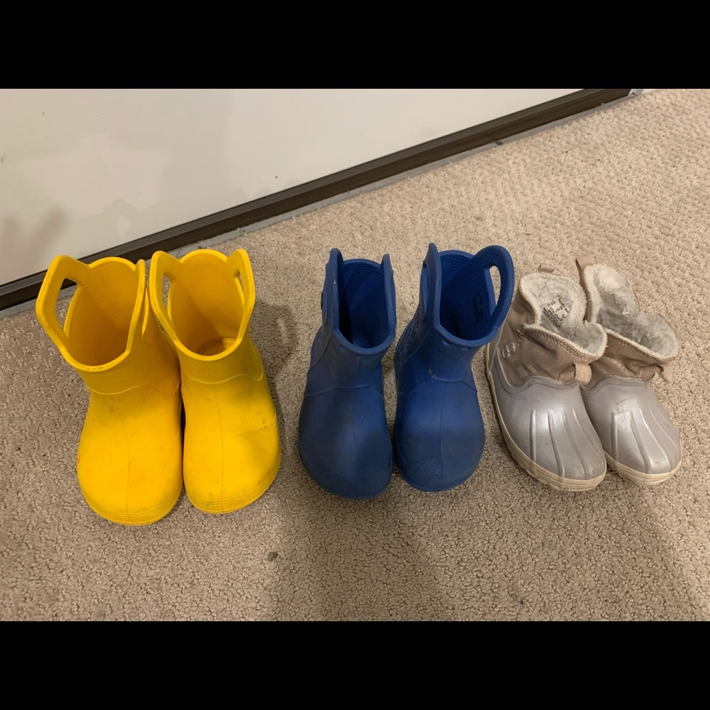 Lot of size 6 boots.